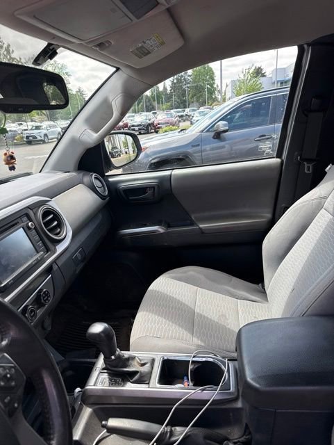 Used 2017 Toyota Tacoma SR5 w/ Tow Package AWD/4WD image 5