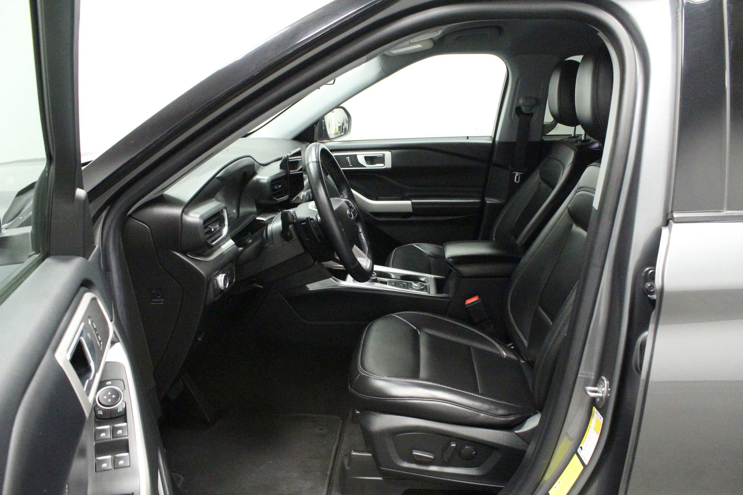 Used 2021 Ford Explorer XLT w/ Equipment Group 202A AWD/4WD image 19