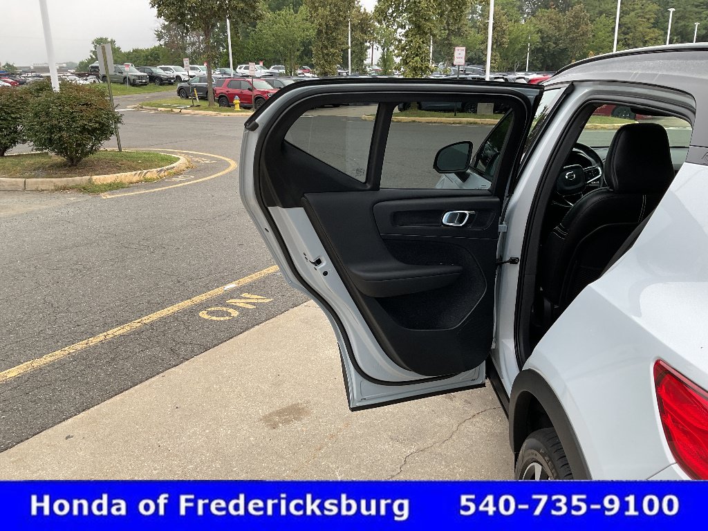 Used 2020 Volvo XC40 T5 R-Design AWD/4WD image 16