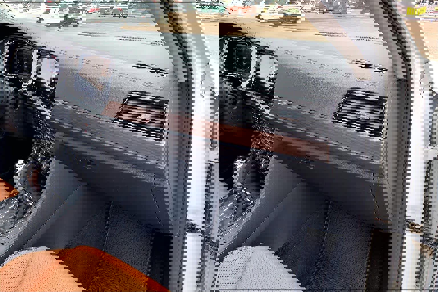 Used 2024 Volkswagen Jetta SEL FWD image 19