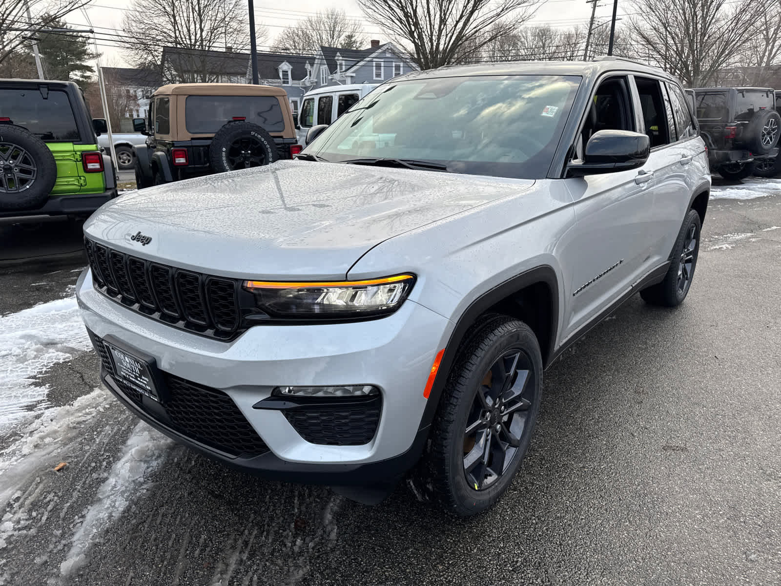 New 2025 Jeep Grand Cherokee Limited w/ Trailer Tow Package AWD/4WD image 2