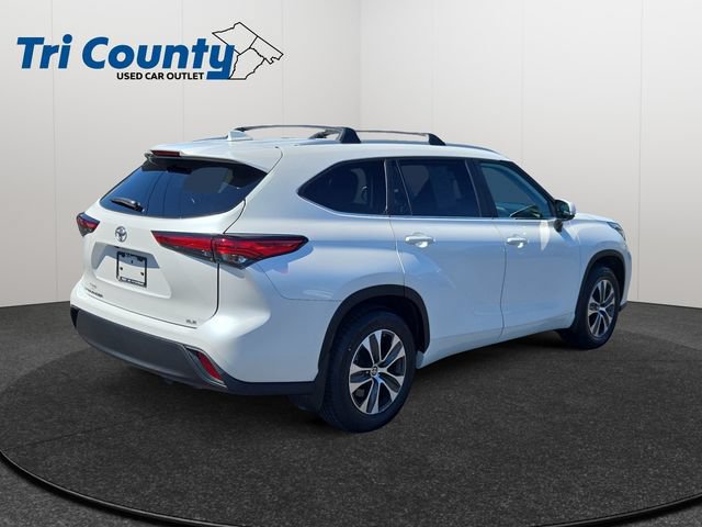 Used 2023 Toyota Highlander XLE FWD image 6