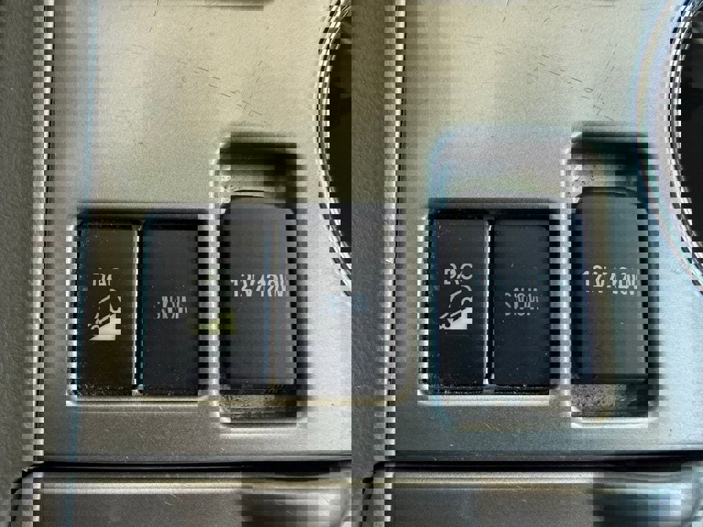 Used 2011 Toyota Highlander SE w/ Tow Pkg image 32