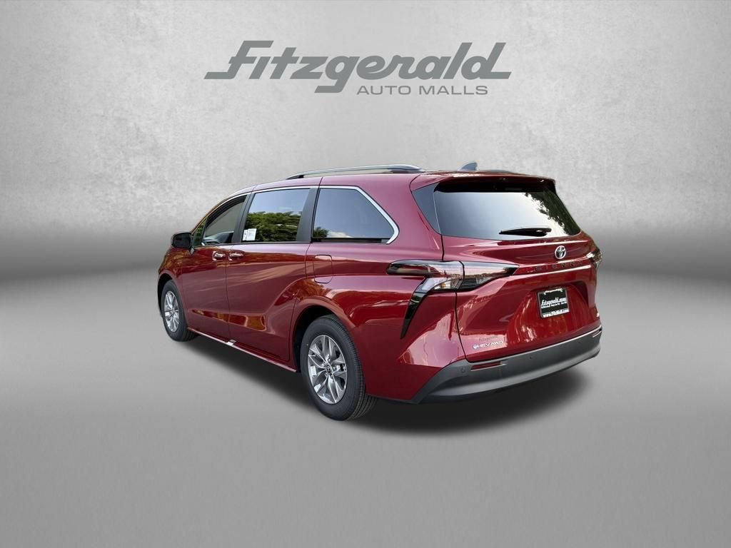 Used 2026 Toyota Sienna XLE AWD/4WD image 5