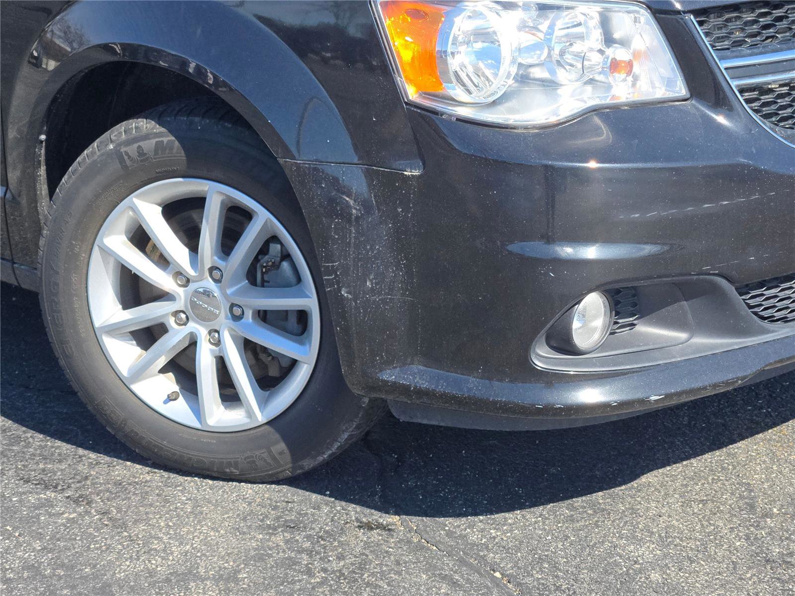 Certified 2019 Dodge Grand Caravan SXT image 4