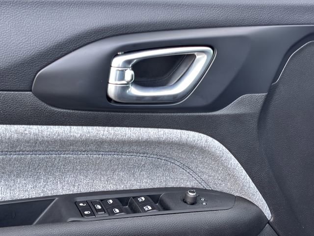 Used 2024 Jeep Compass Sport image 12