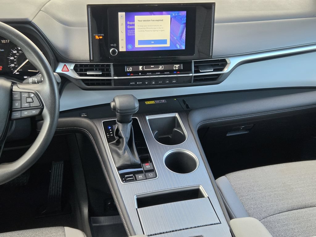 Used 2025 Toyota Sienna LE FWD image 17