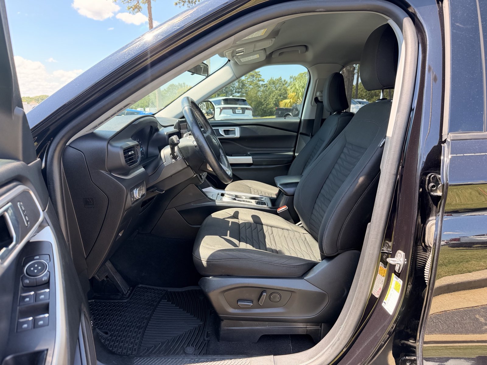 Used 2021 Ford Explorer XLT RWD image 14