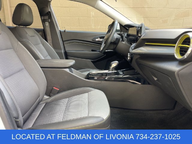 Used 2025 Chevrolet Trax LT w/ Driver Confidence Package FWD image 25