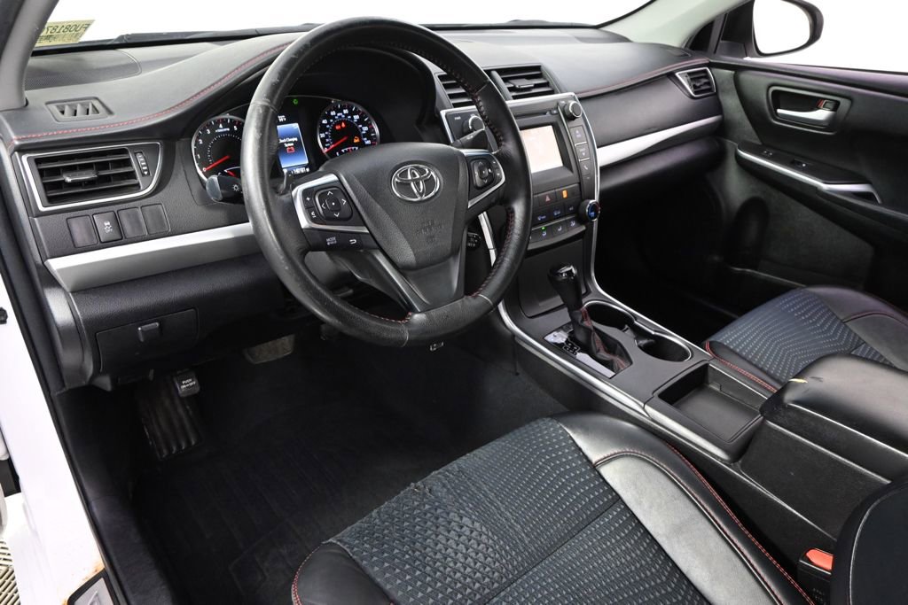 Used 2015 Toyota Camry SE FWD image 11