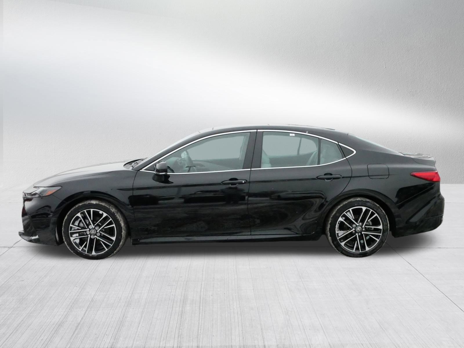 Used 2025 Toyota Camry XLE image 4