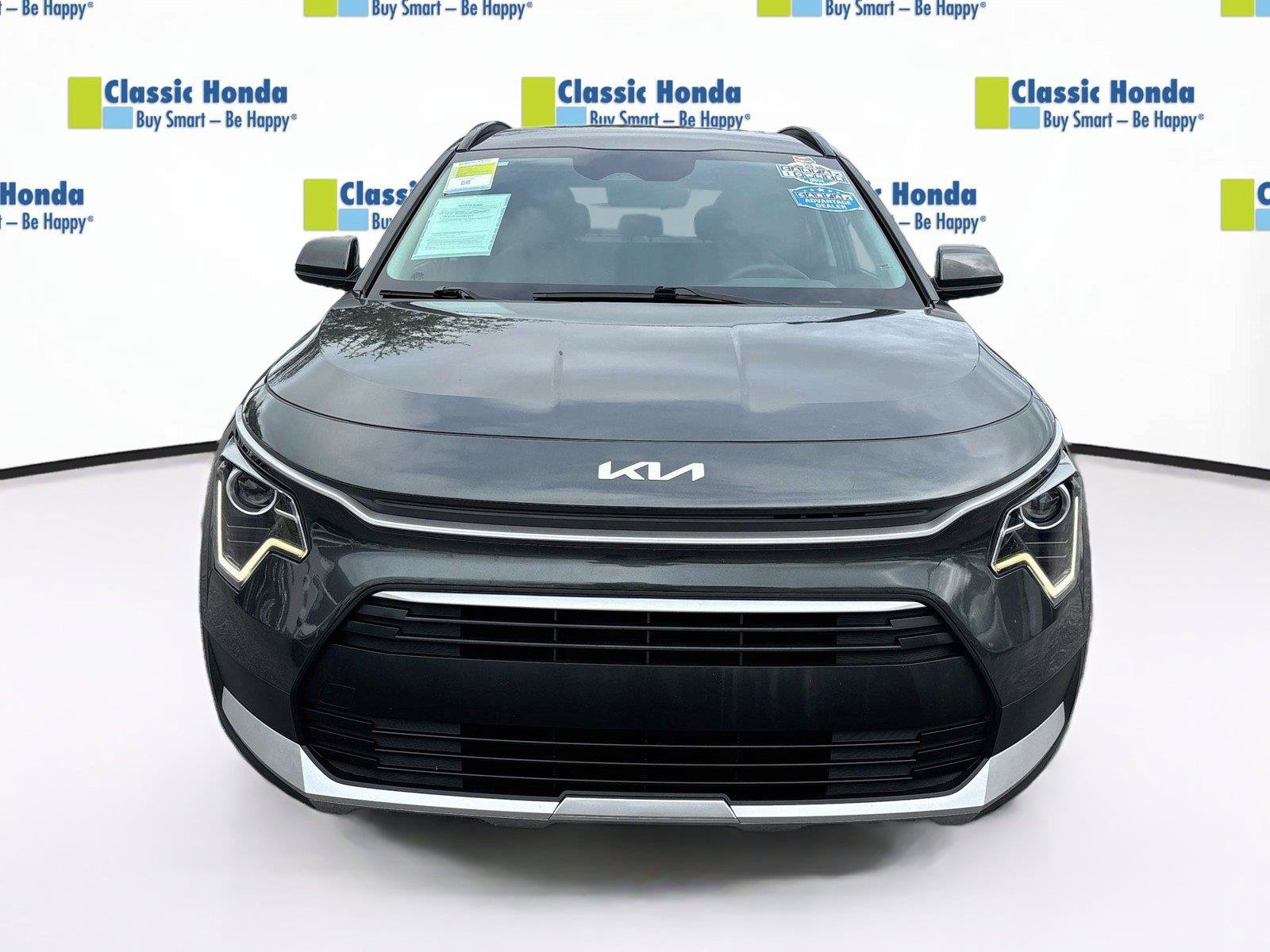 Used 2025 Kia Niro LX FWD image 2