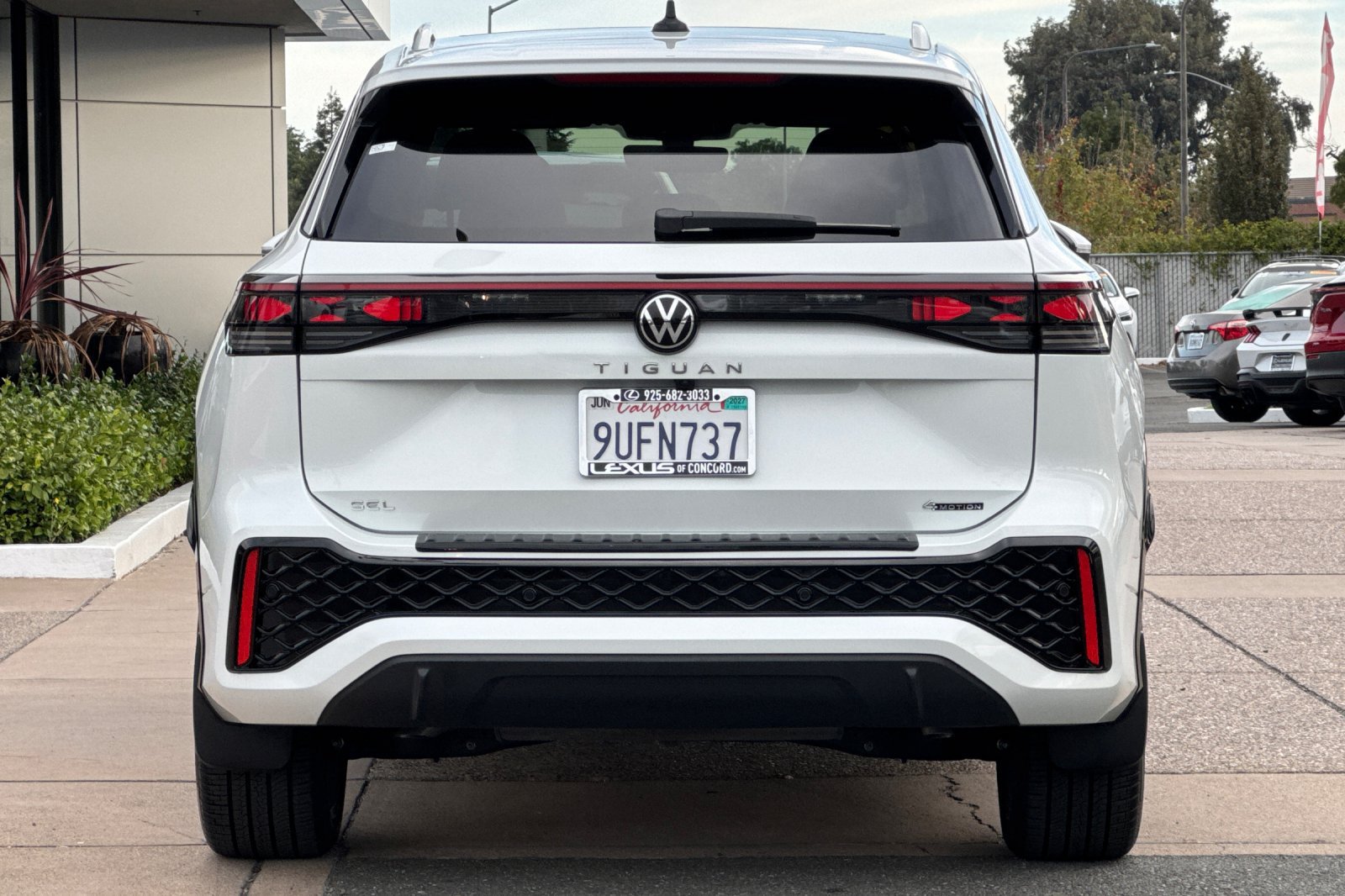 Used 2025 Volkswagen Tiguan SEL R-Line AWD/4WD image 5