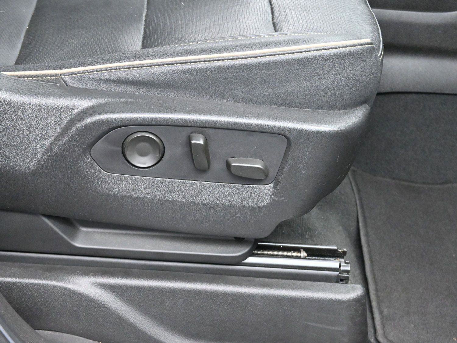 Used 2021 Chevrolet Tahoe Premier w/ Premium Package image 37