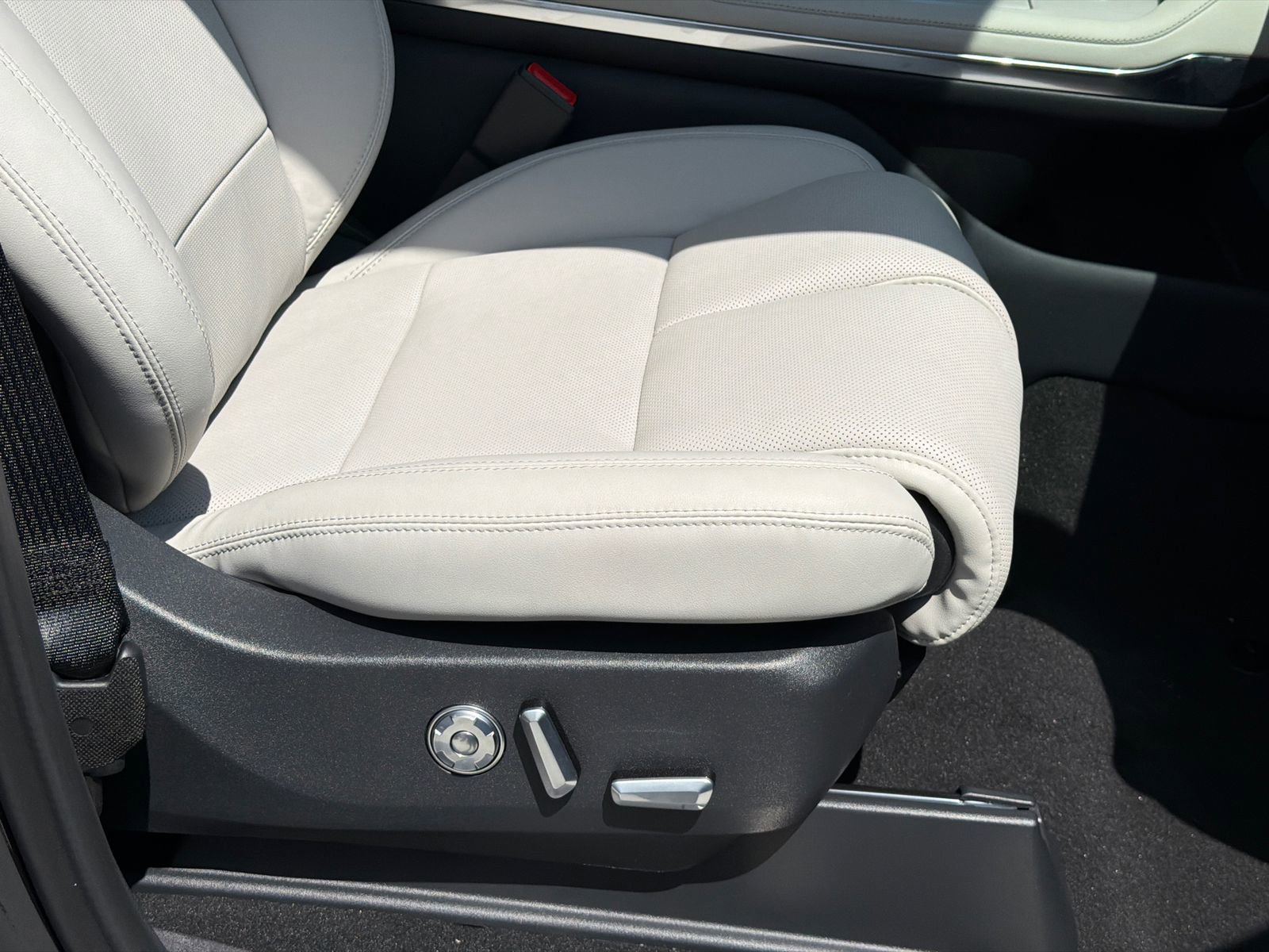 New 2026 Lincoln Navigator Reserve AWD/4WD image 13