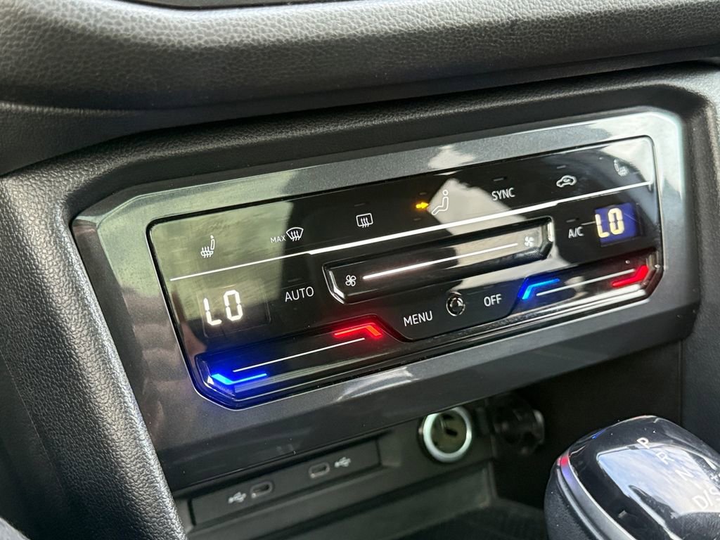 Used 2023 Volkswagen Tiguan SE R-Line FWD image 17