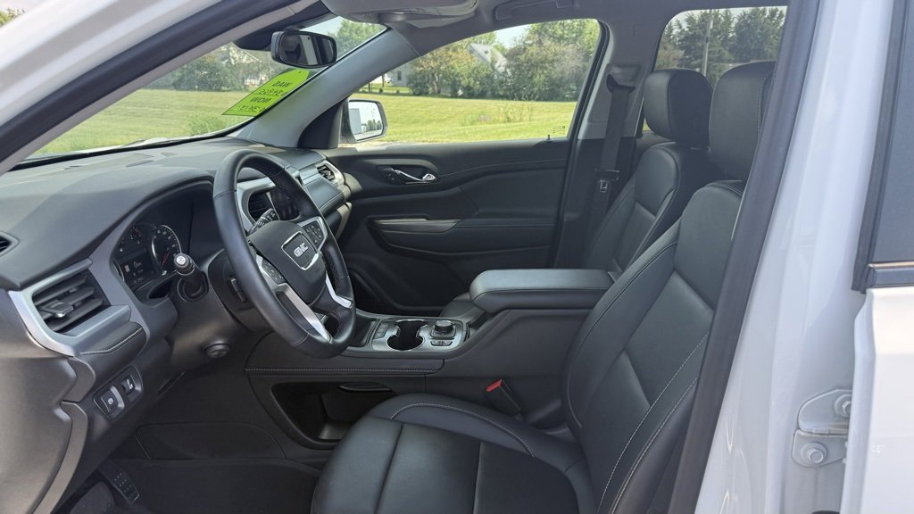 Used 2023 GMC Acadia SLT w/ Elevation Edition image 10