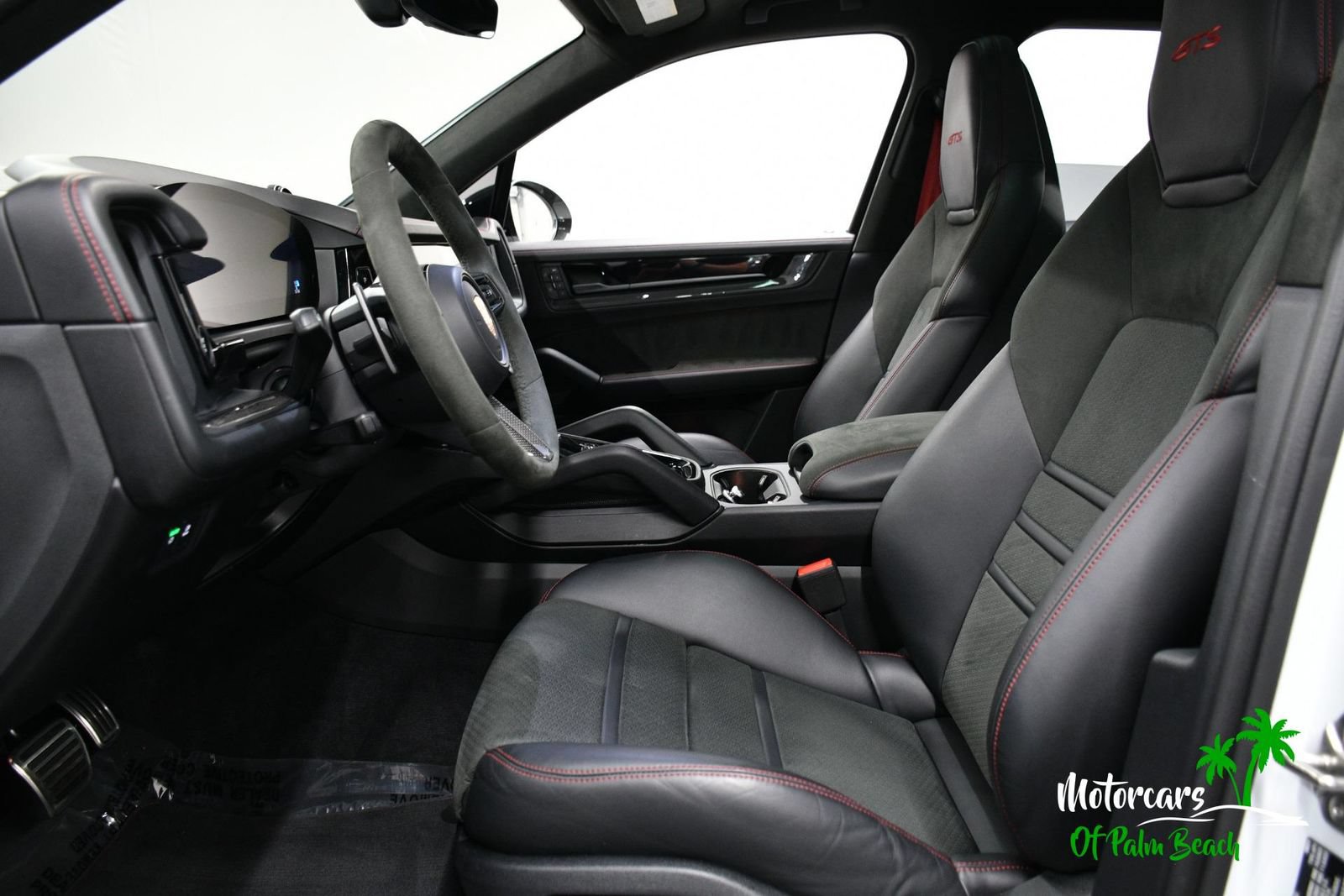 Used 2025 Porsche Cayenne GTS AWD/4WD image 38