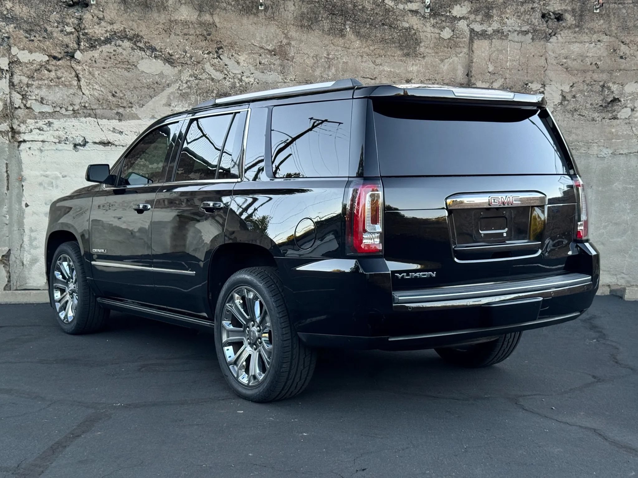 Used 2016 GMC Yukon Denali w/ Open Road Package RWD image 6