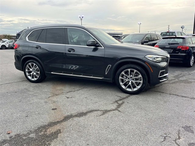 Used 2023 BMW X5 sDrive40i w/ Premium Package image 2