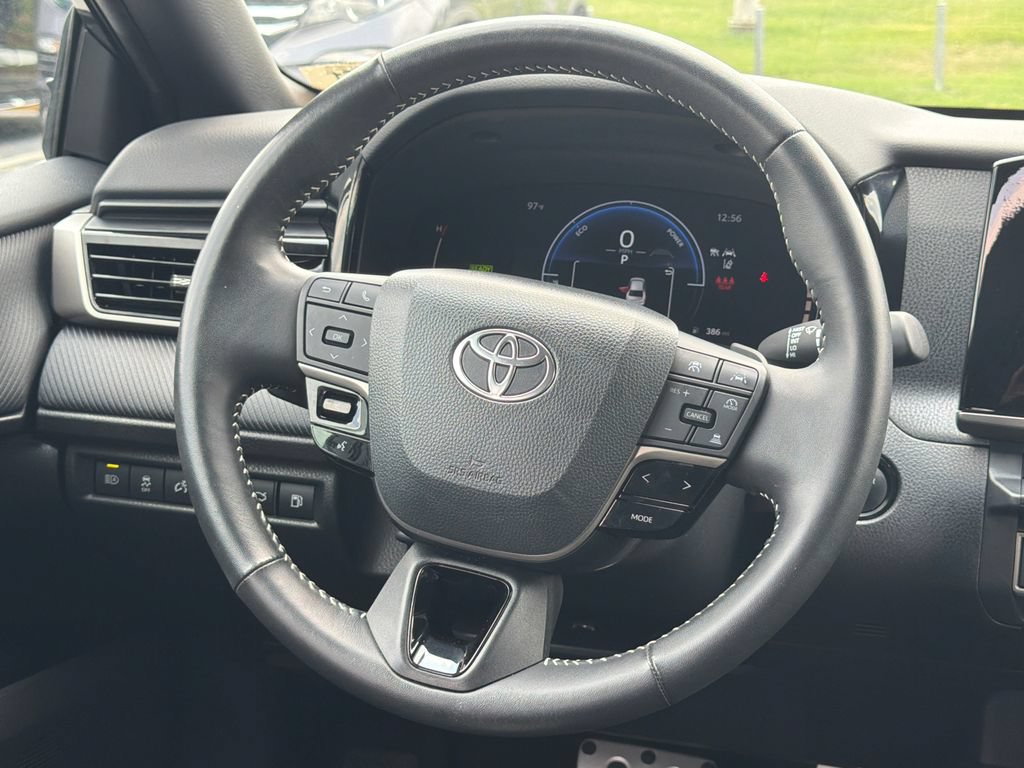 Used 2025 Toyota Camry SE w/ Convenience Package FWD image 28