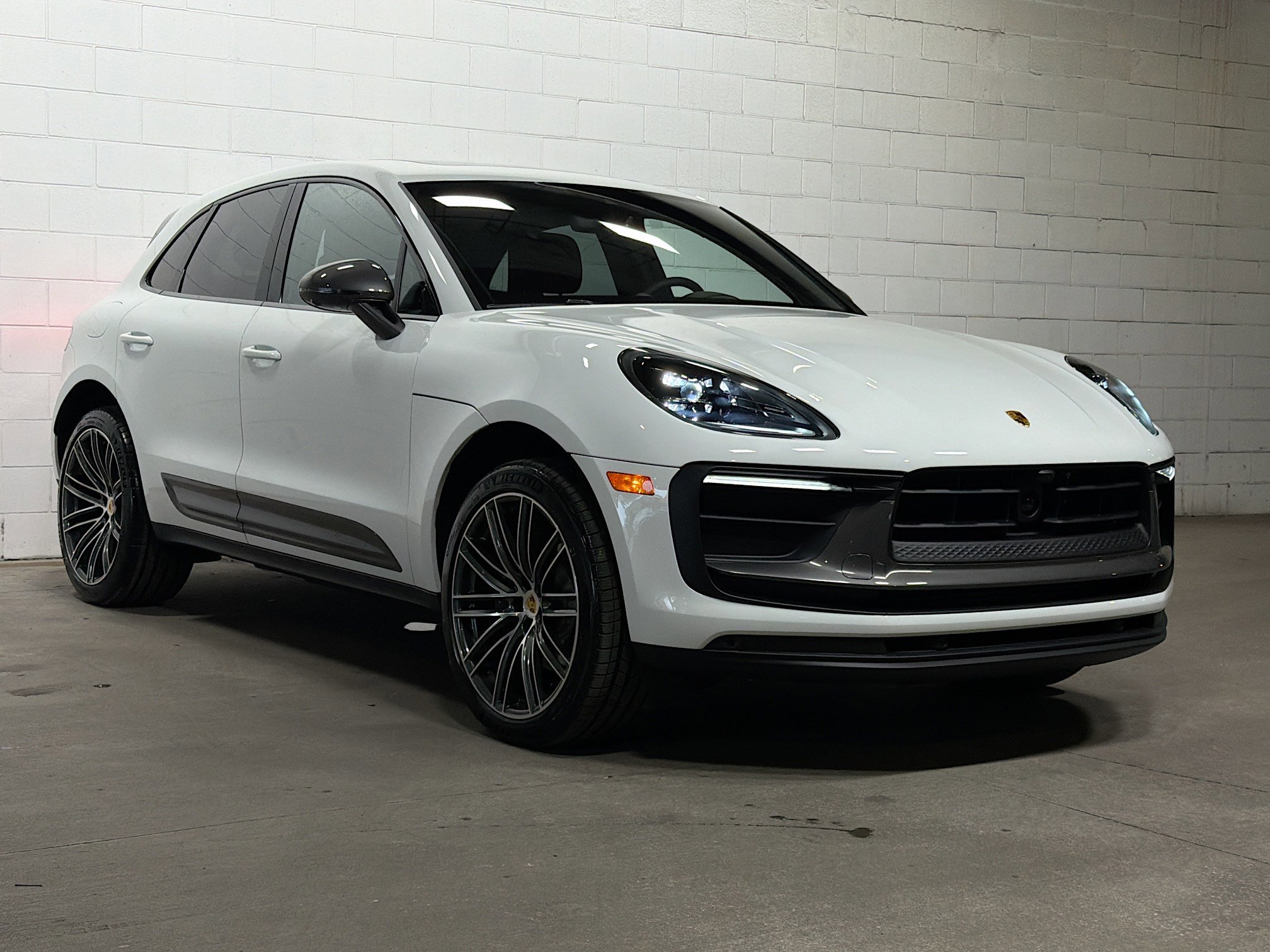 Certified 2026 Porsche Macan Turbo AWD/4WD image 6