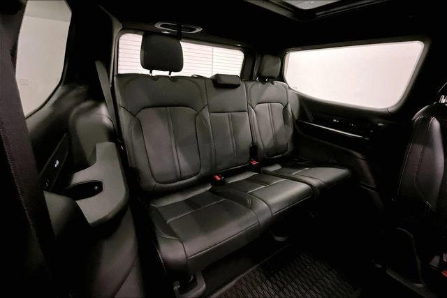 Used 2025 Jeep Wagoneer Series III w/ Premium Group I AWD/4WD image 32