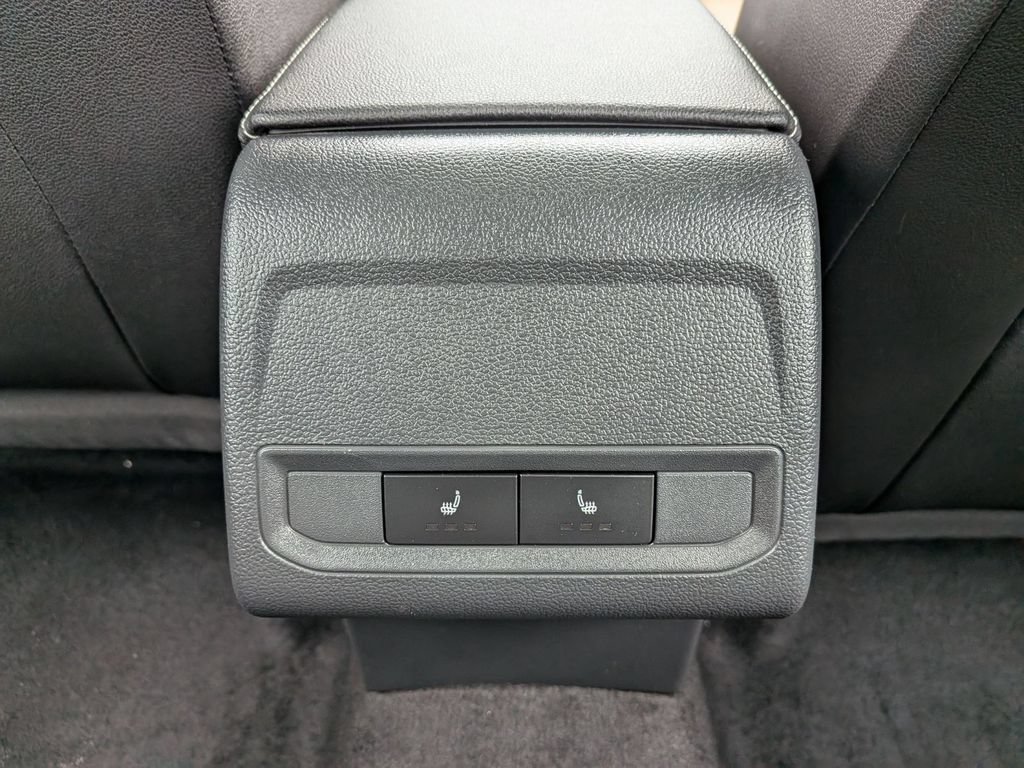 Used 2025 Volkswagen Jetta SEL FWD image 35