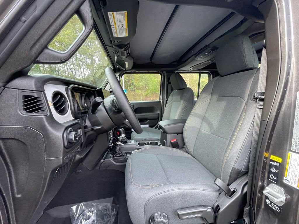 New 2025 Jeep Gladiator Sport AWD/4WD image 24