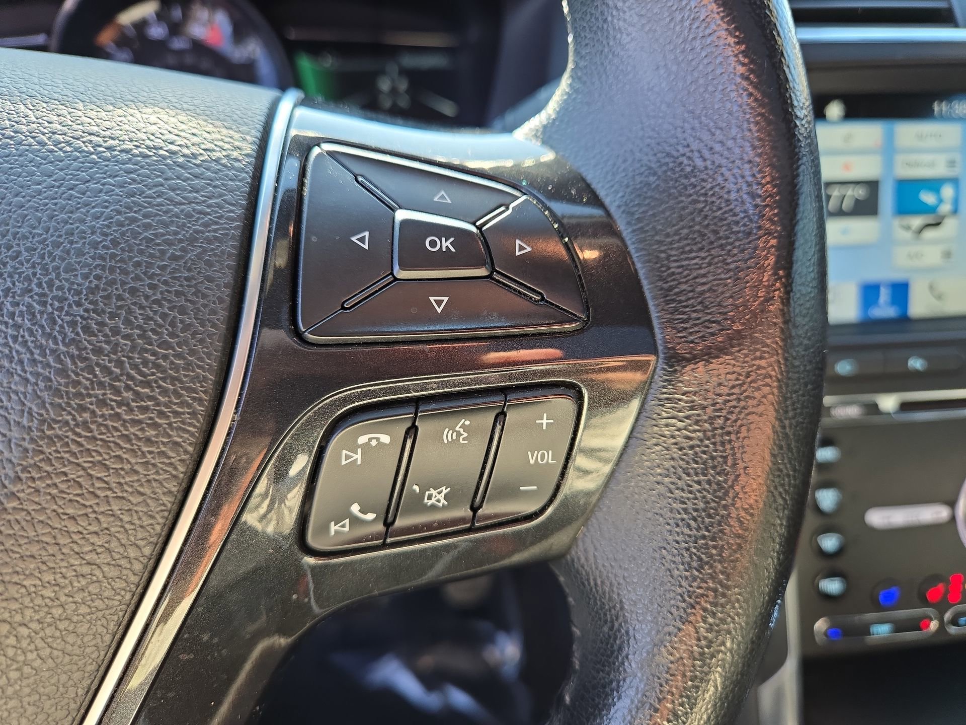 Used 2018 Ford Explorer Limited image 19