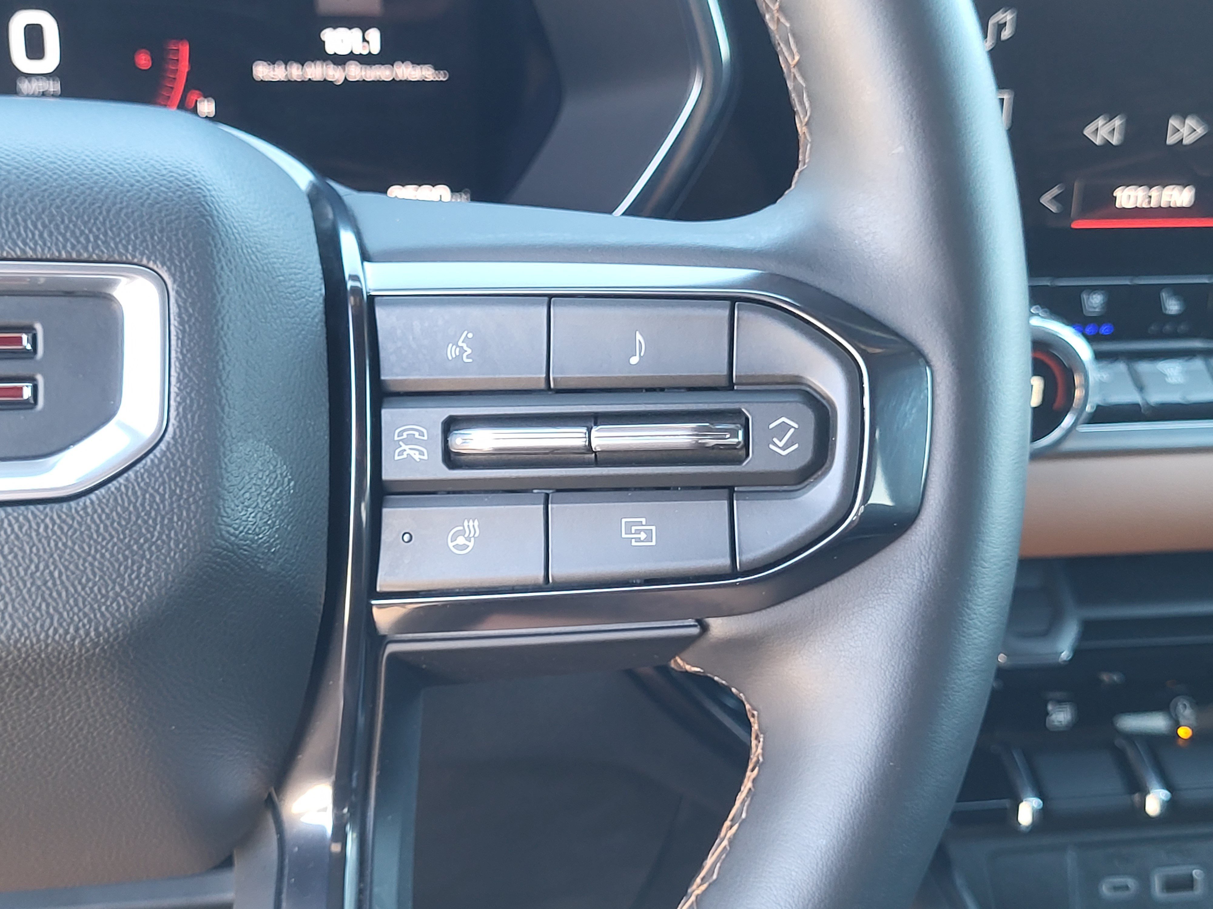 Used 2026 GMC Canyon AT4 w/ Technology Plus Package AWD/4WD image 16