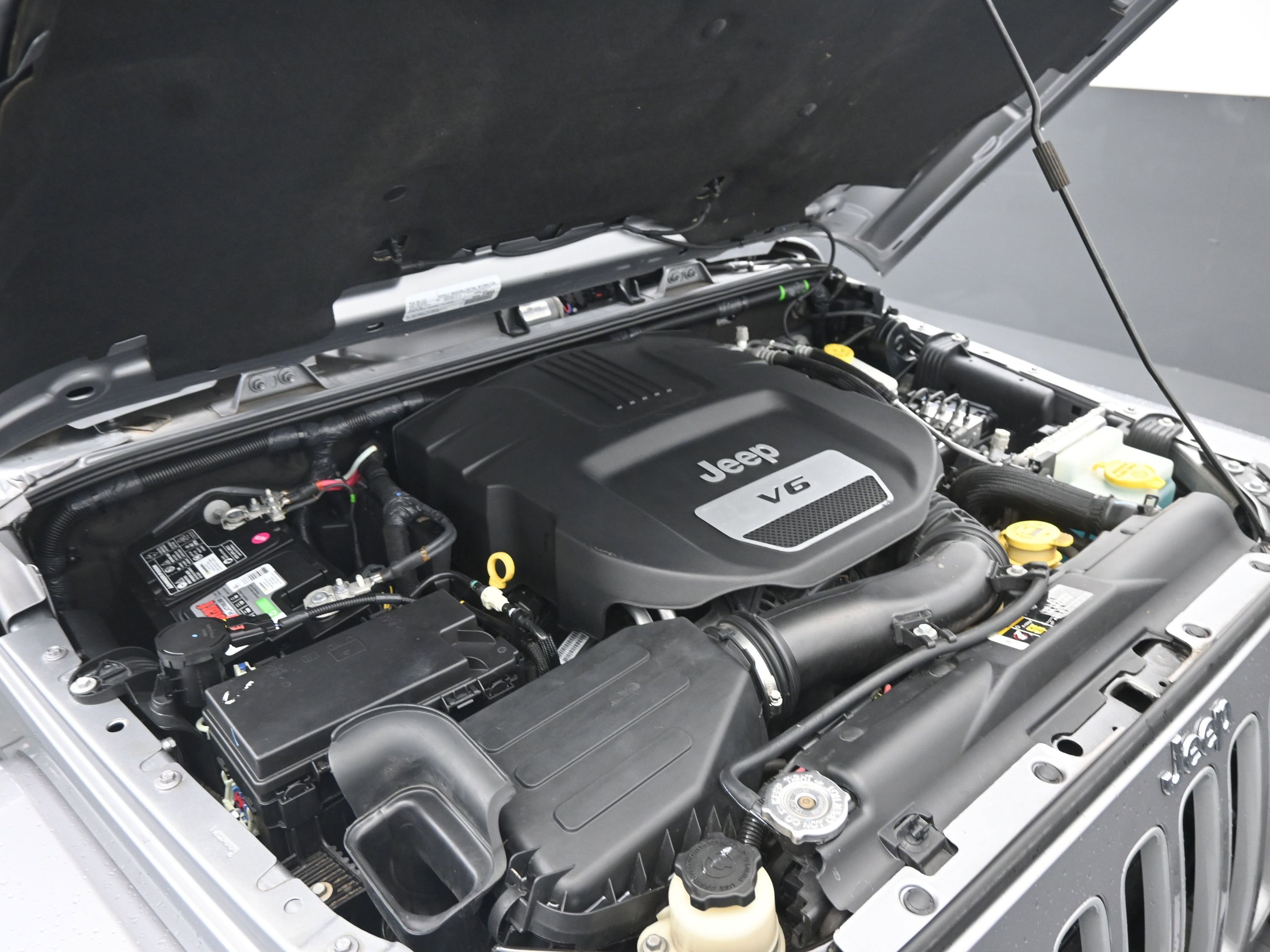 Used 2018 Jeep Wrangler Sahara w/ Connectivity Group image 21