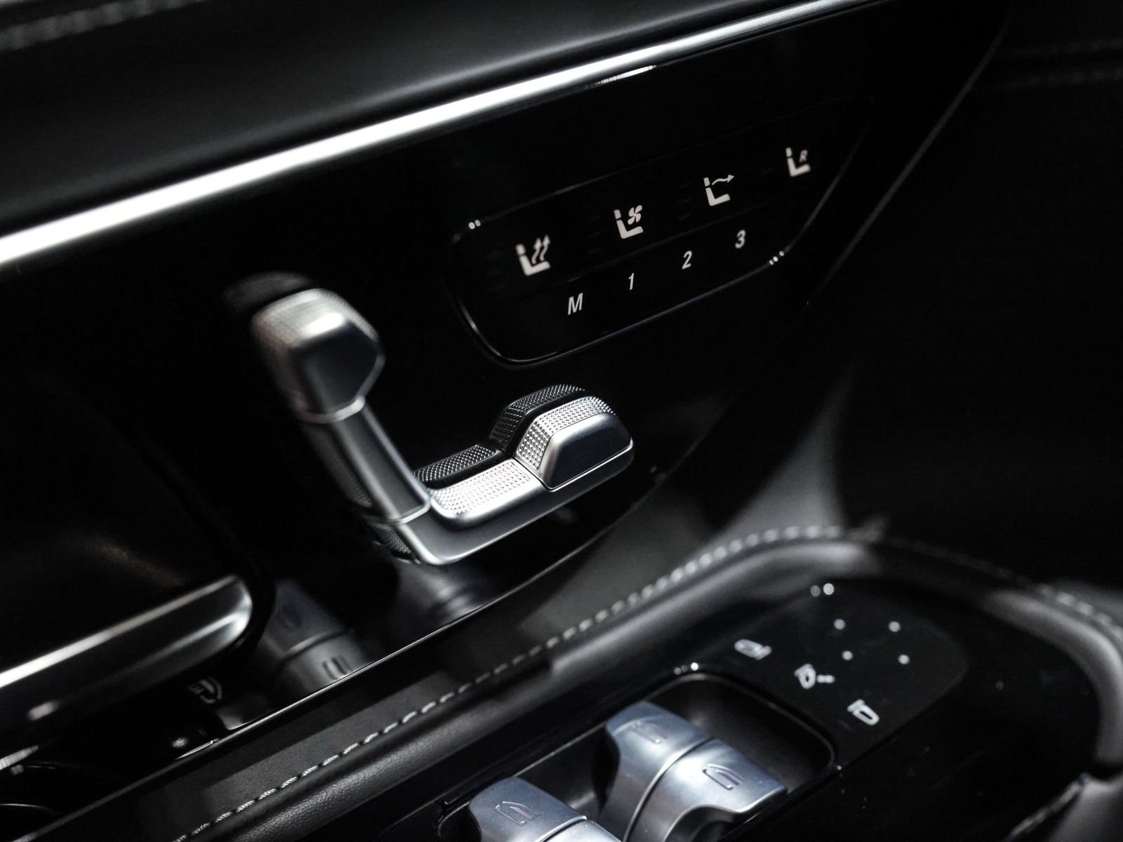 Used 2023 Mercedes-Benz SL 63 AMG 4MATIC image 38