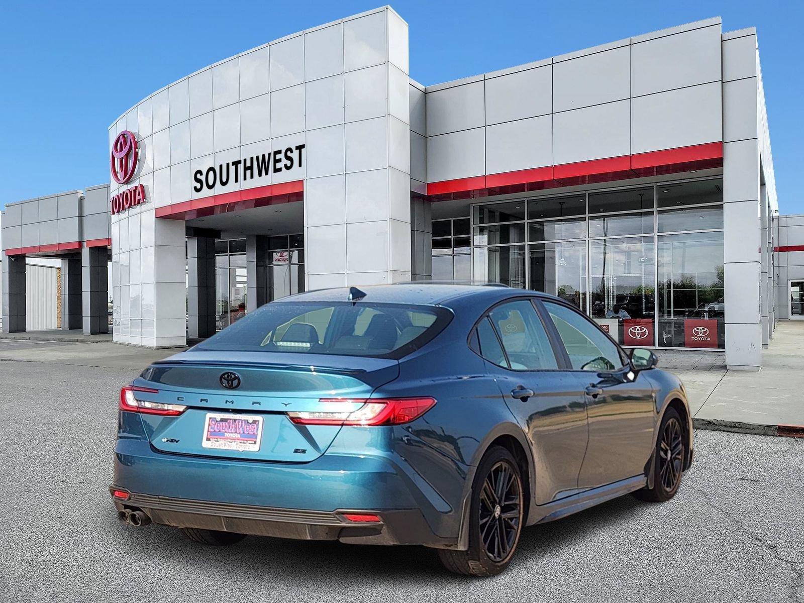 Used 2025 Toyota Camry SE w/ Convenience Package FWD image 5