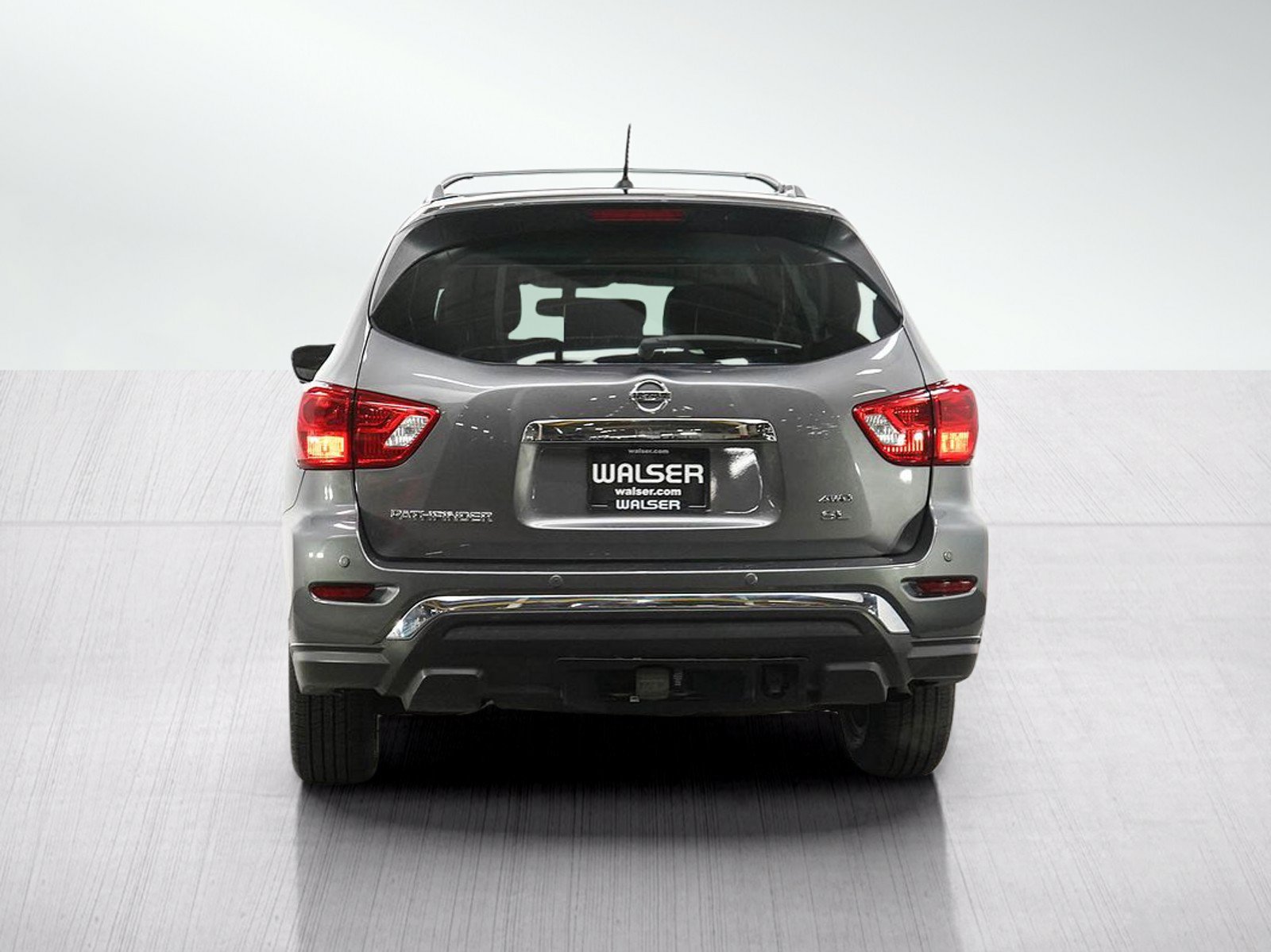 Used 2017 Nissan Pathfinder SL w/ SL Premium Package AWD/4WD image 4