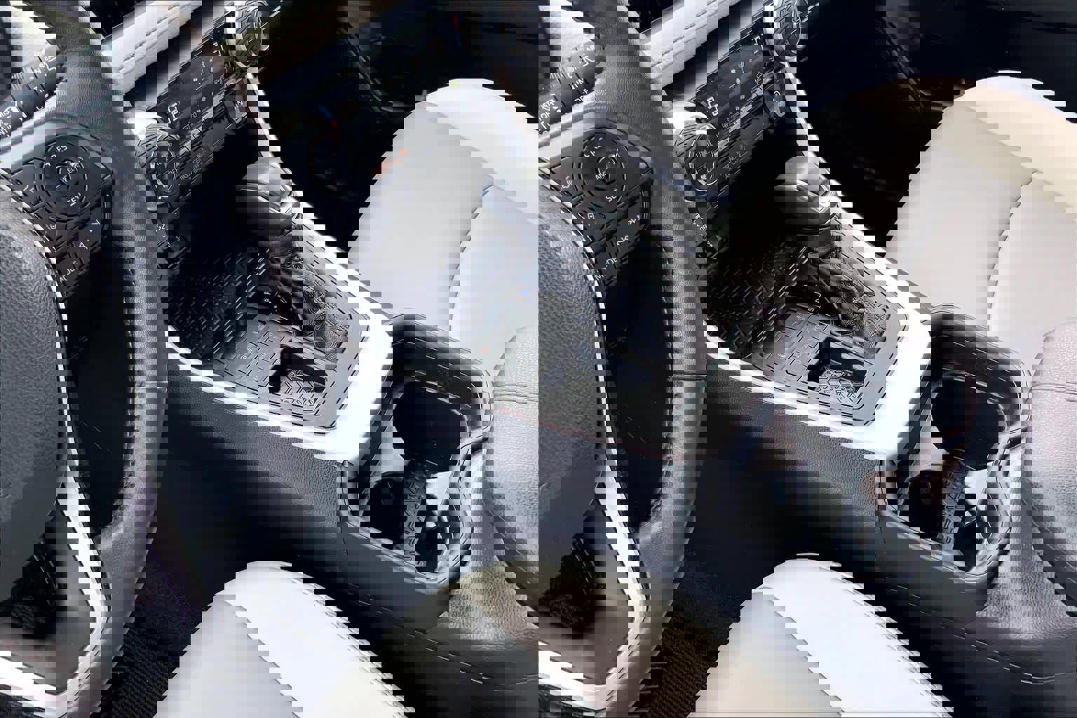 Used 2021 Toyota RAV4 XLE Premium image 16