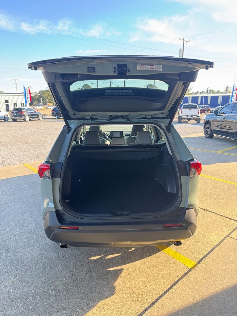 Used 2020 Toyota RAV4 XLE Premium image 6