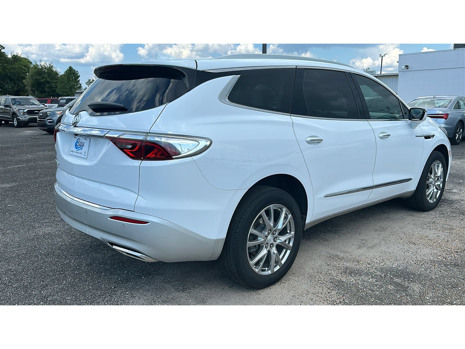 Used 2022 Buick Enclave Essence w/ Experience Buick Package FWD image 6