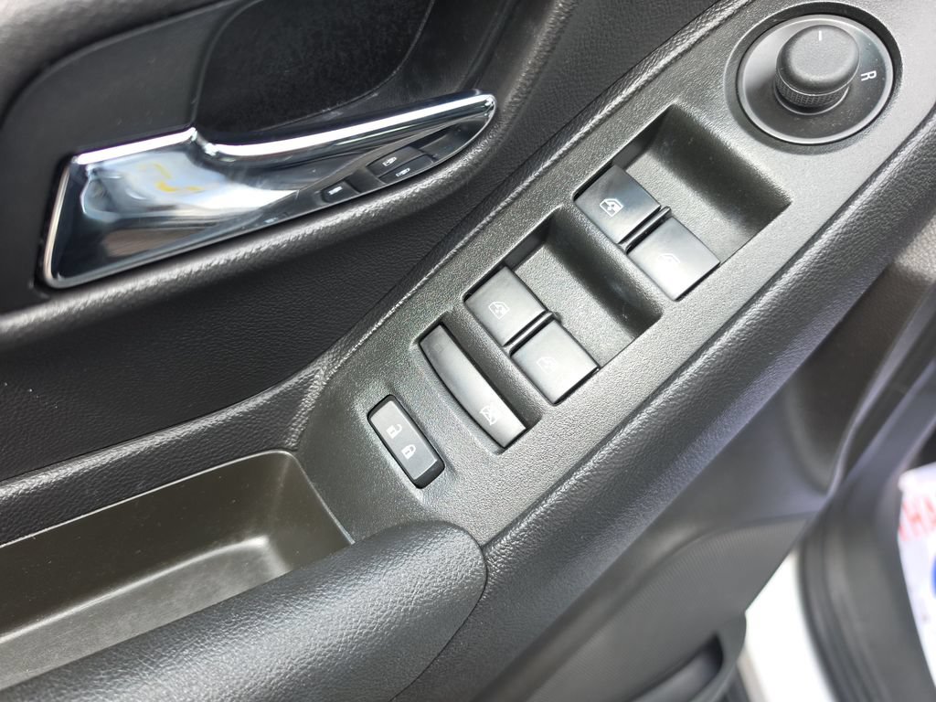 Used 2020 Chevrolet Trax LT AWD/4WD image 11