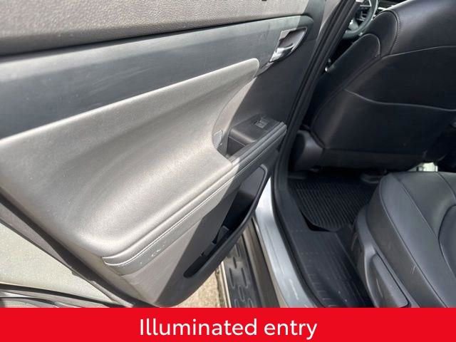 Used 2025 Toyota Highlander XLE image 19