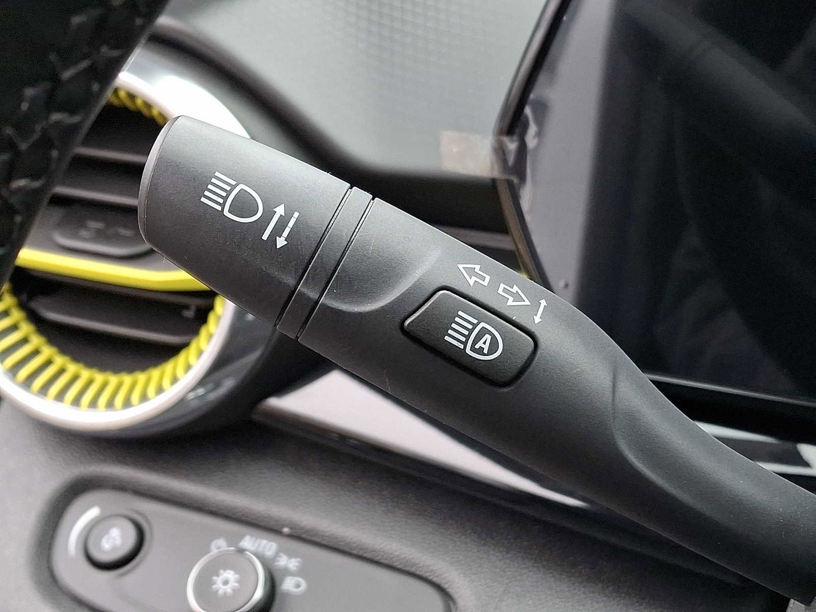 Used 2025 Chevrolet Trax ACTIV w/ Sunroof Package image 24