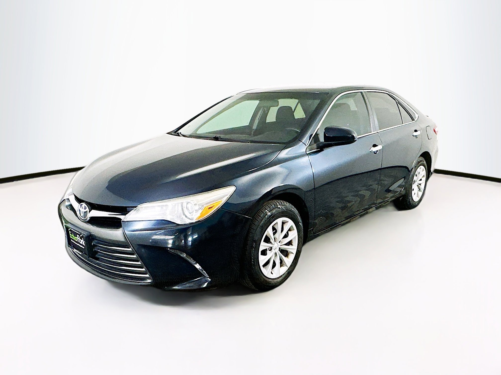 Used 2017 Toyota Camry LE FWD image 3