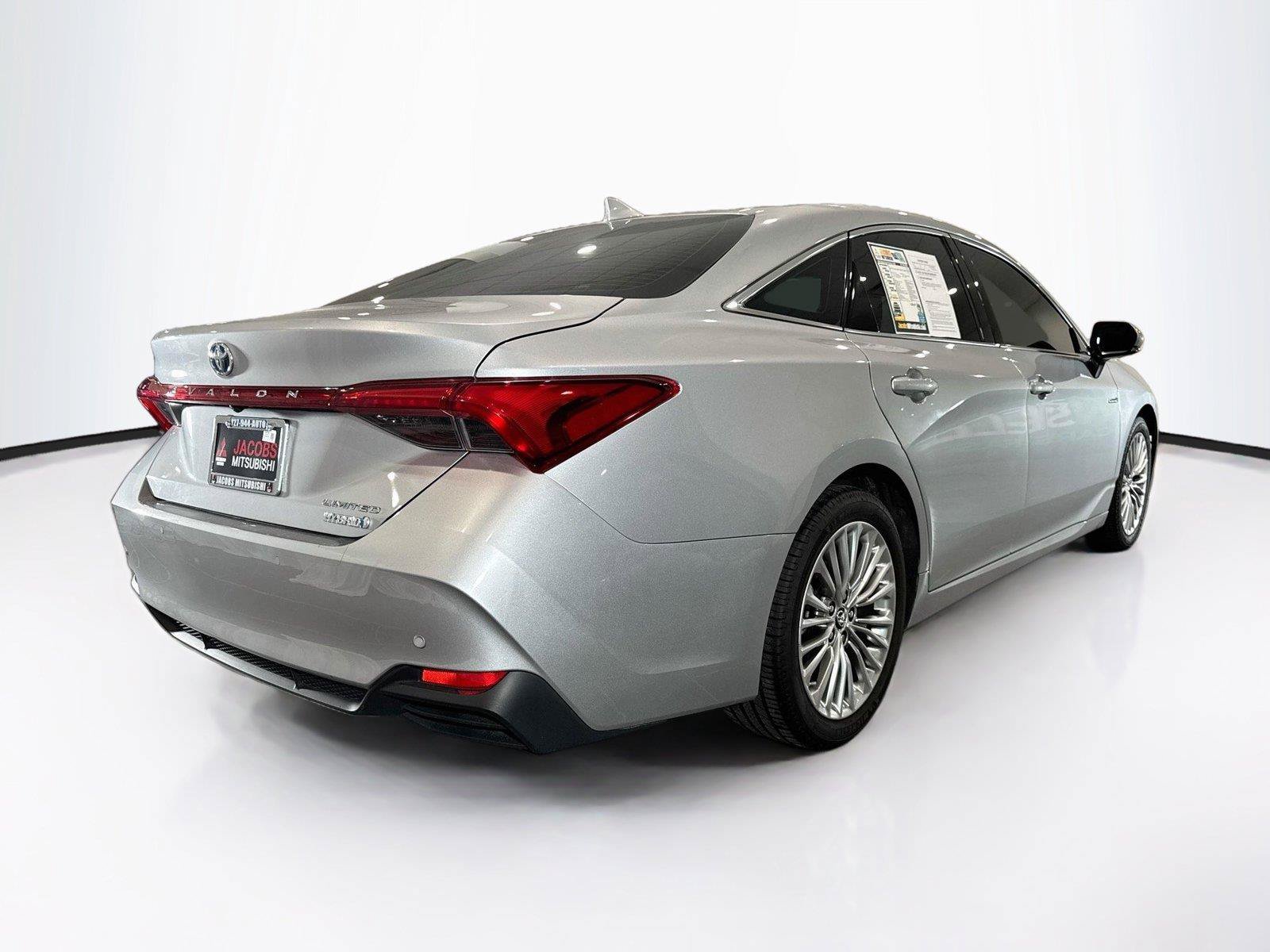 Used 2019 Toyota Avalon Limited w/ Advanced Safety Package FWD image 5