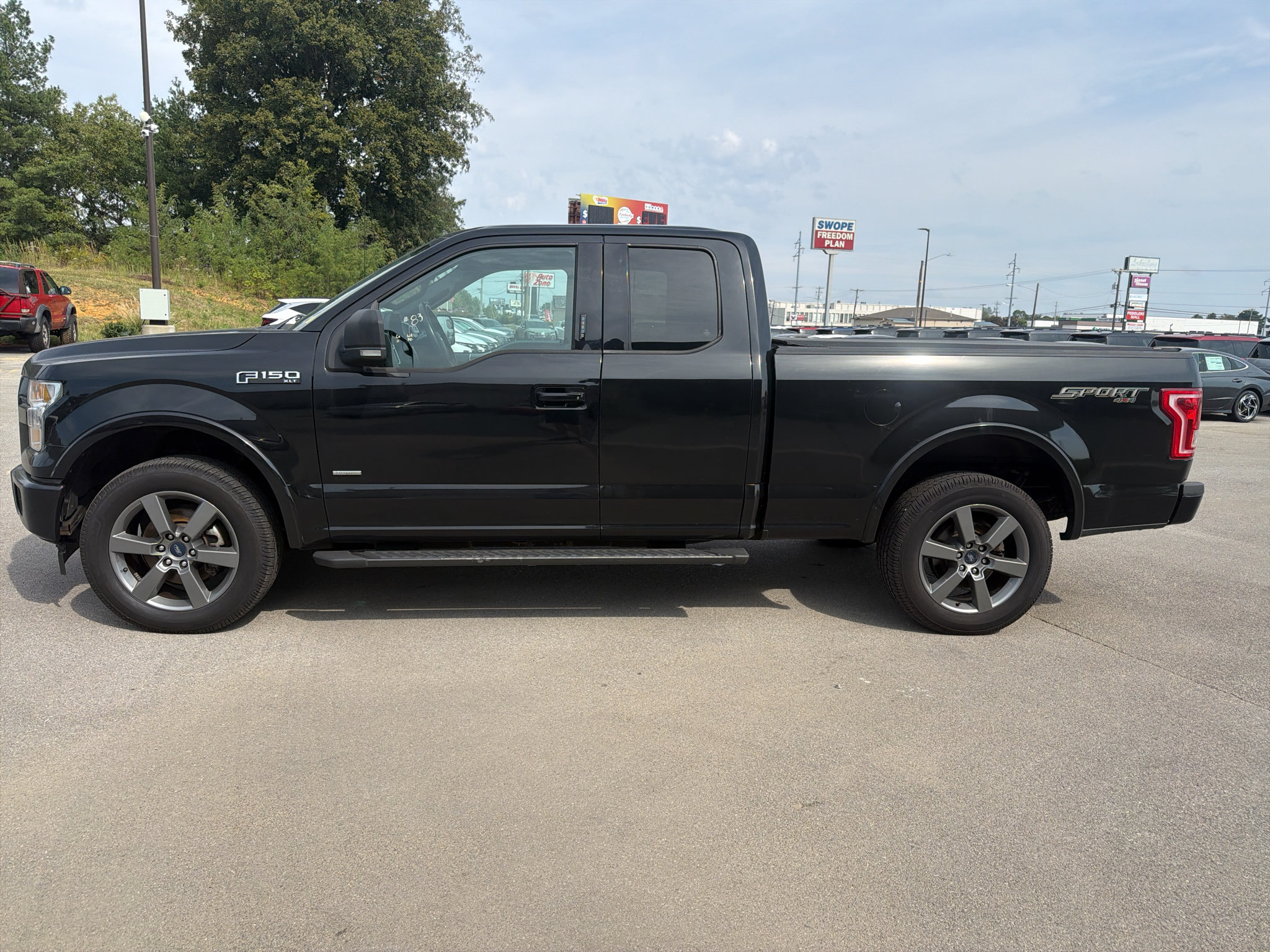 Used 2017 Ford F150 XLT w/ Equipment Group 302A Luxury AWD/4WD image 6