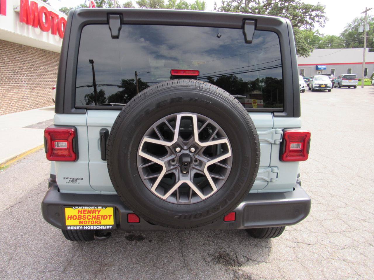 Used 2024 Jeep Wrangler Unlimited Sahara w/ Technology Group AWD/4WD image 3