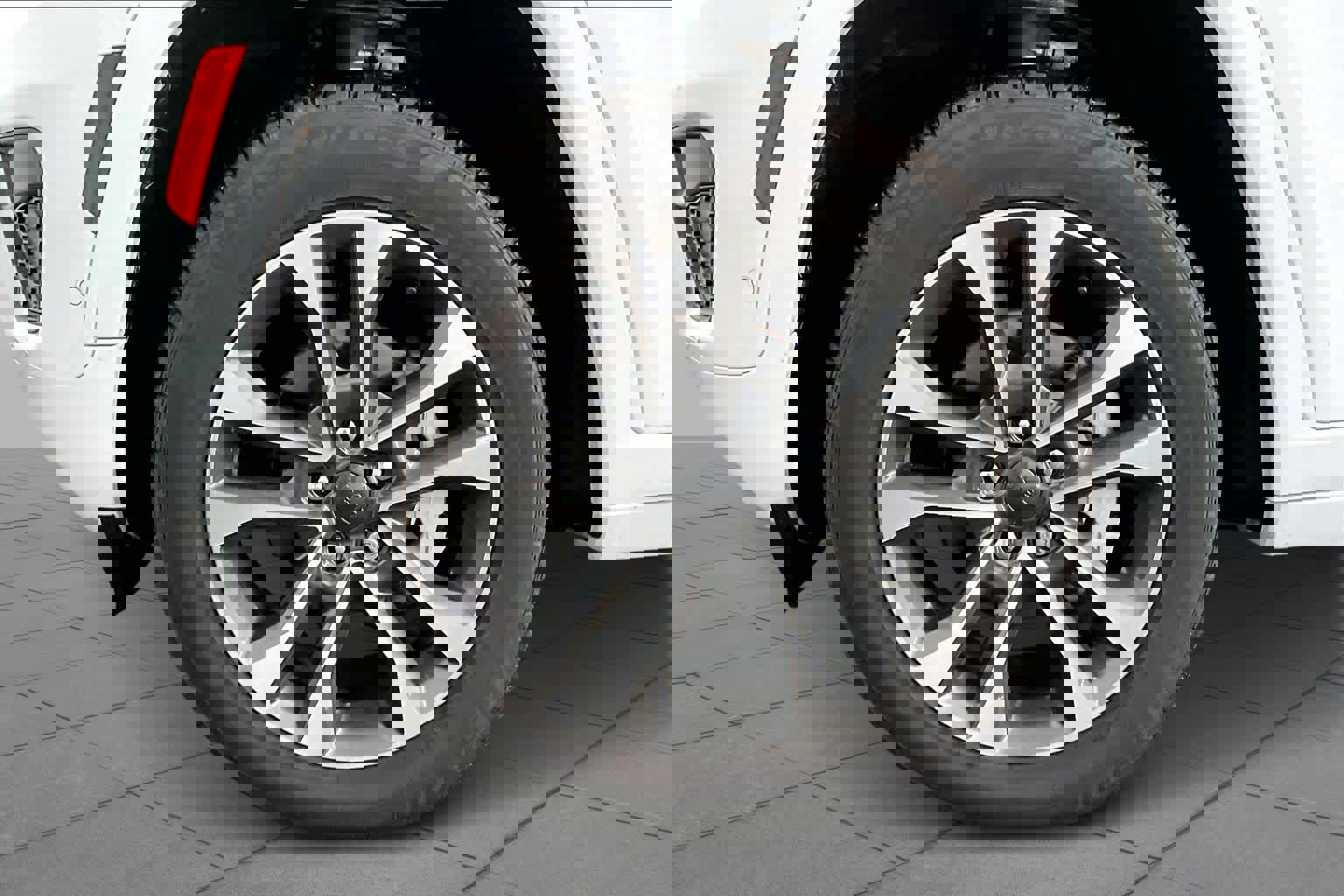 Used 2025 Jeep Grand Cherokee Overland w/ Trailer Tow Package image 10