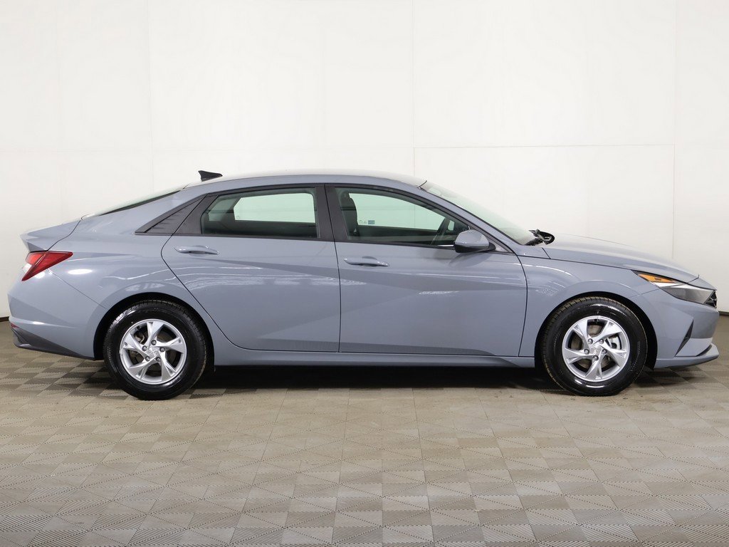 Used 2021 Hyundai Elantra SE image 17