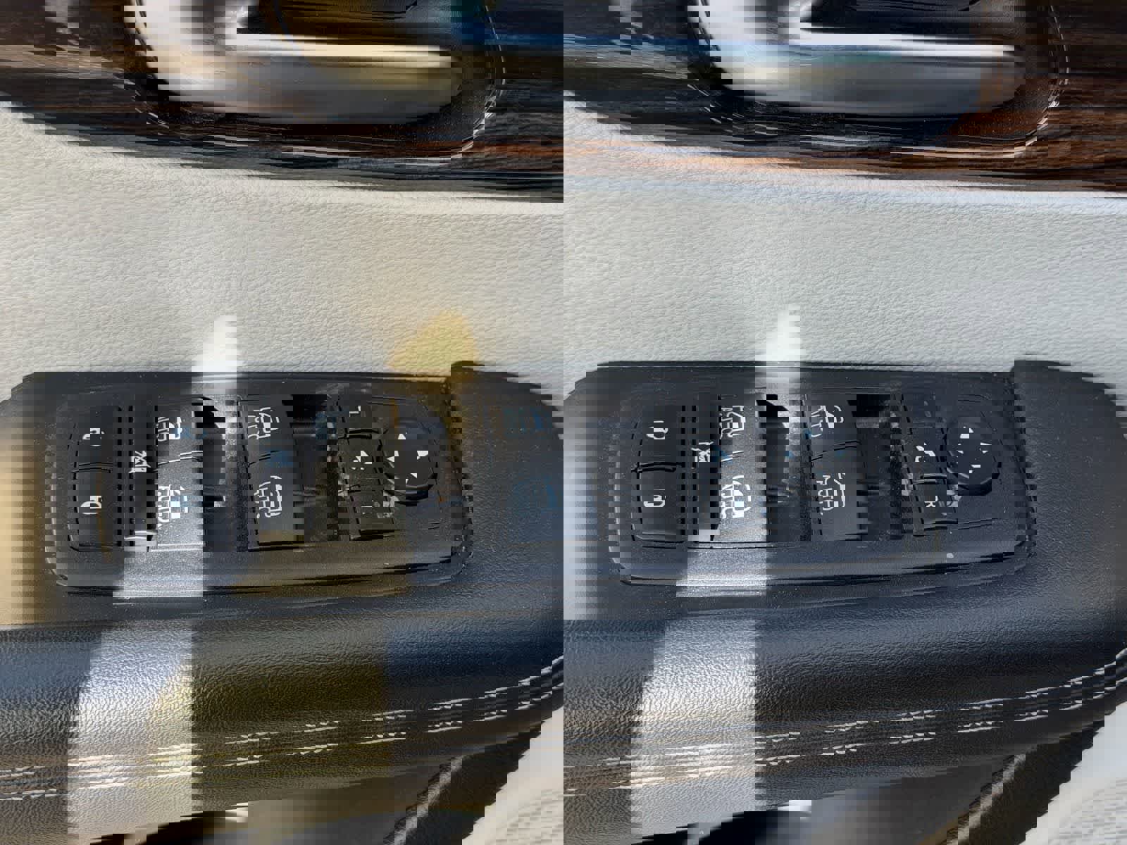 Used 2023 Chrysler Pacifica Limited image 11