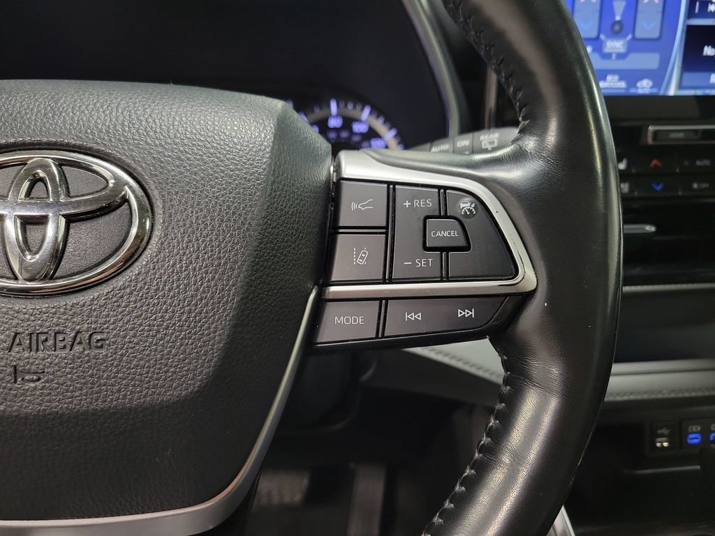 Used 2022 Toyota Highlander Platinum AWD/4WD image 25