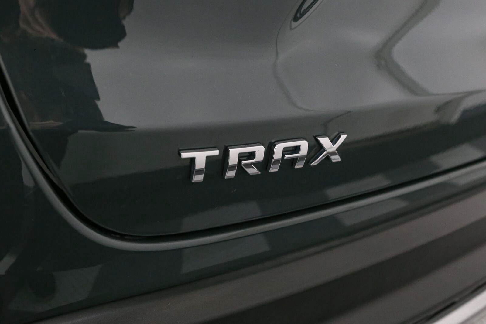 Used 2025 Chevrolet Trax LT FWD image 10